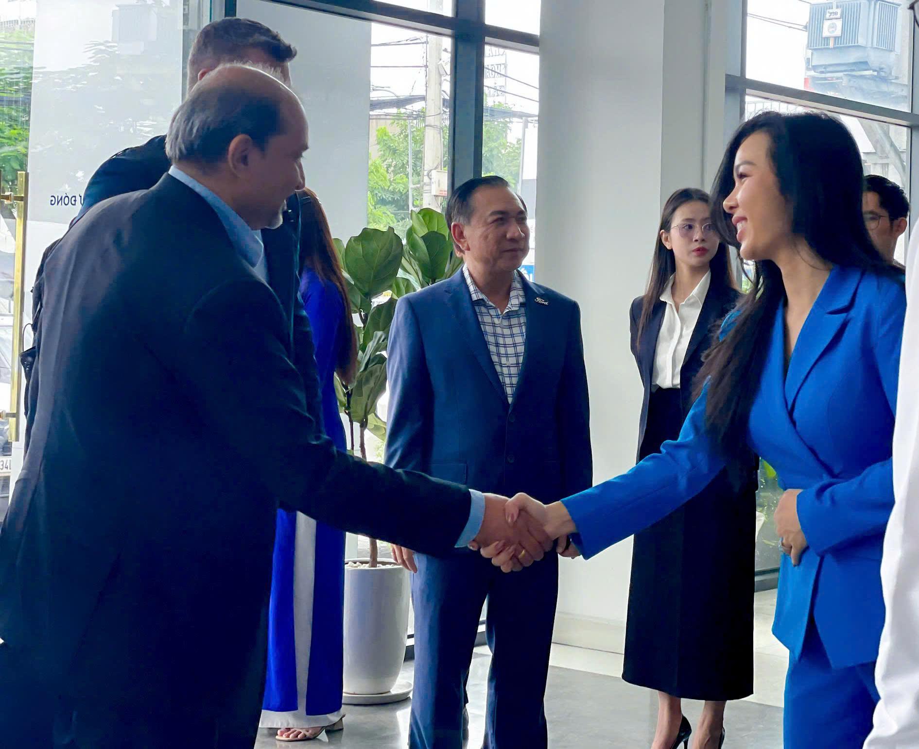 đón tiếp Ngài Ruchik Shah 6