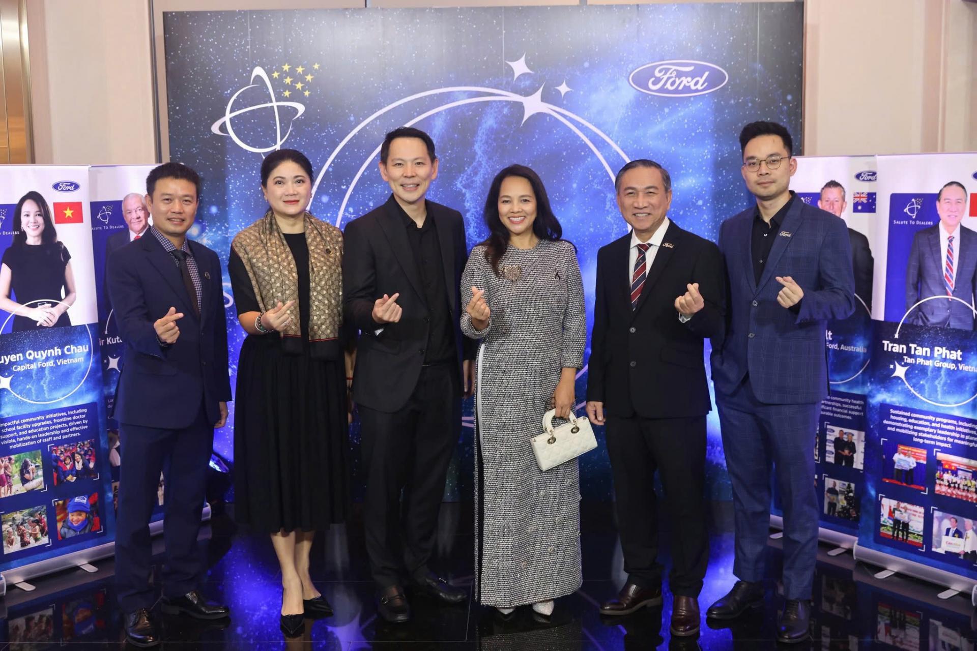 GIẢI THƯỞNG CAO QUÝ SALUTE TO DEALERS 10