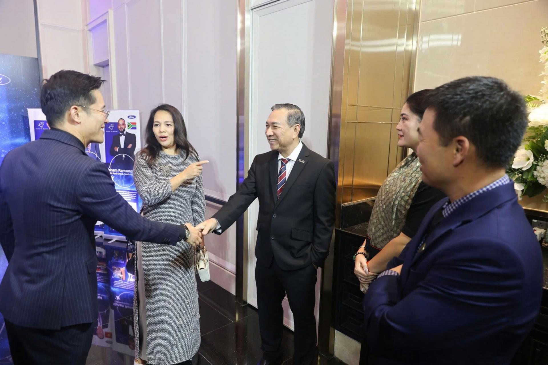 GIẢI THƯỞNG CAO QUÝ SALUTE TO DEALERS 11